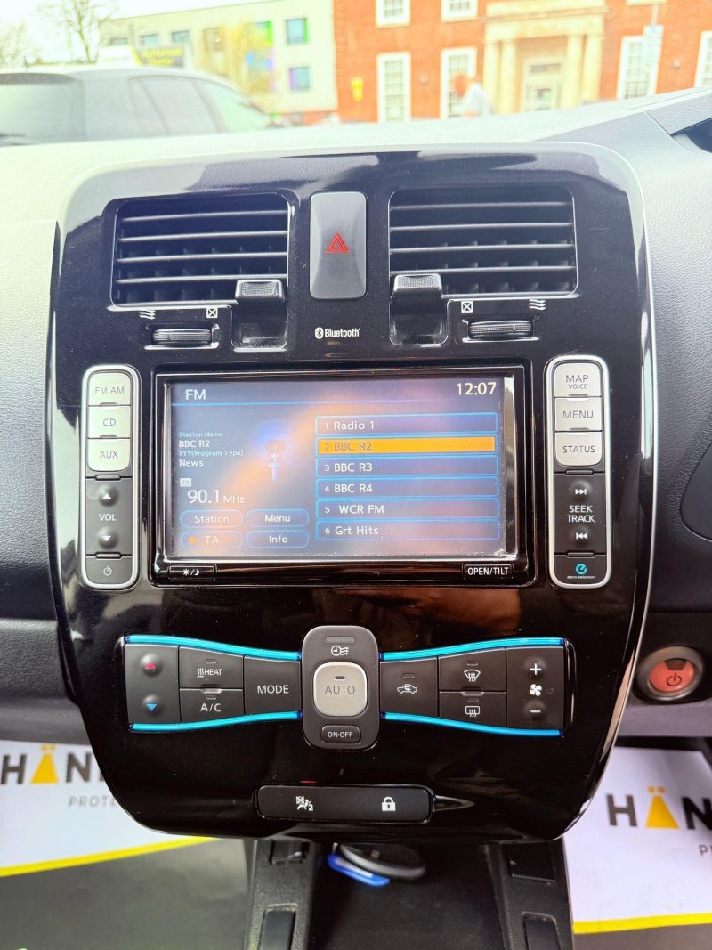 NISSAN LEAF