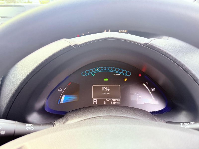 NISSAN LEAF