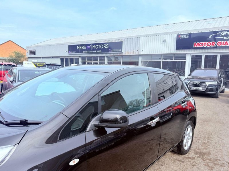 NISSAN LEAF