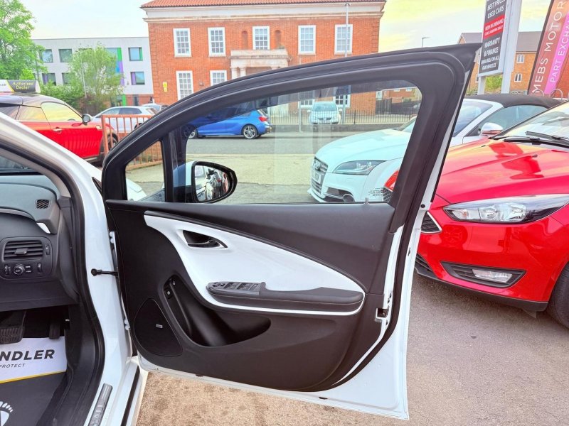 VAUXHALL AMPERA